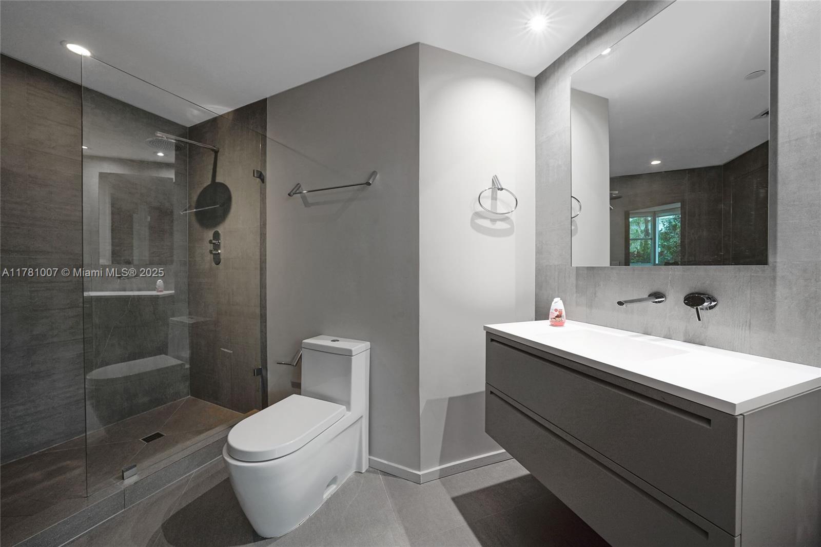 PORTOFINO TOWER CONDO - Residential