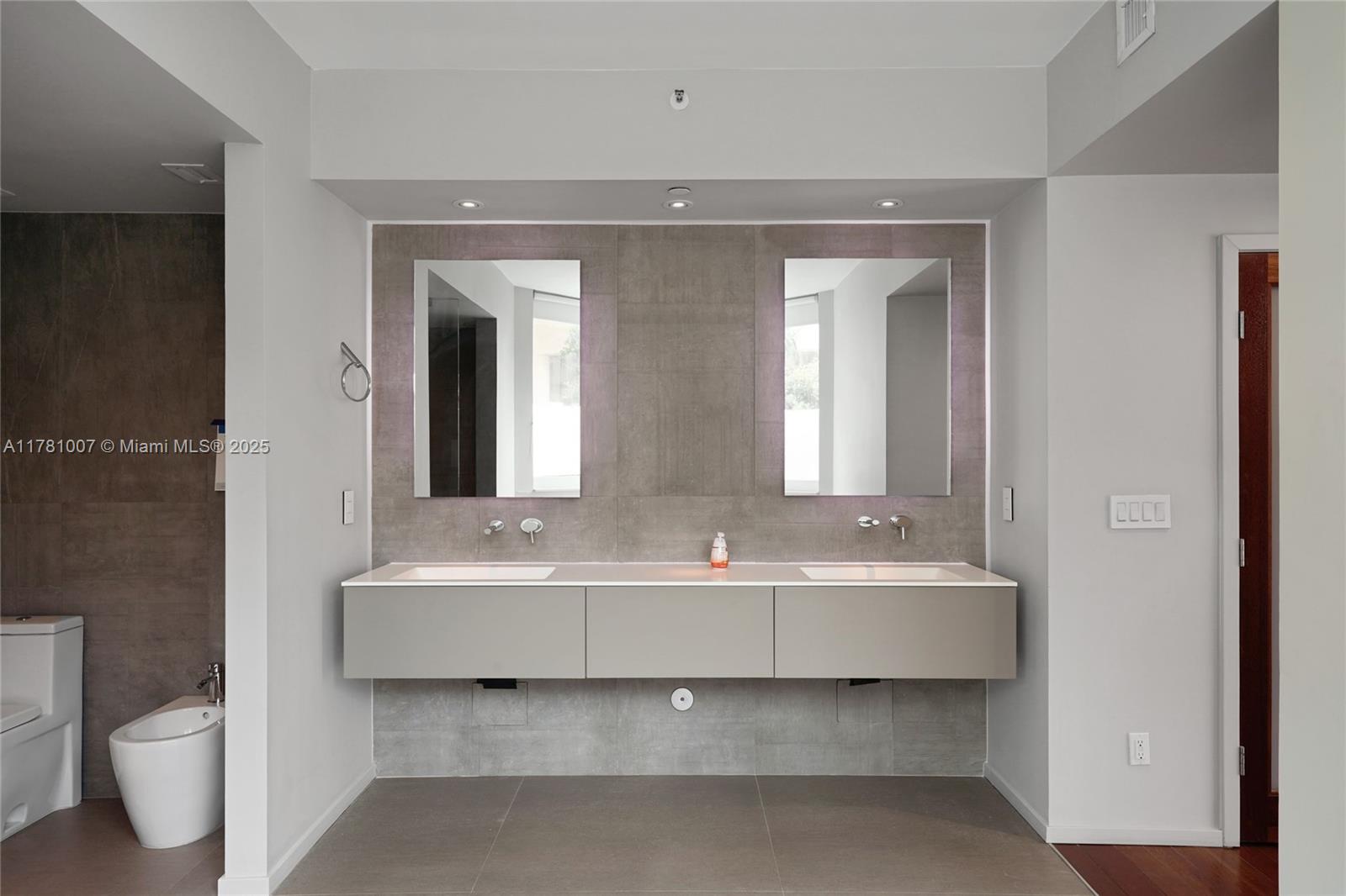 PORTOFINO TOWER CONDO - Residential