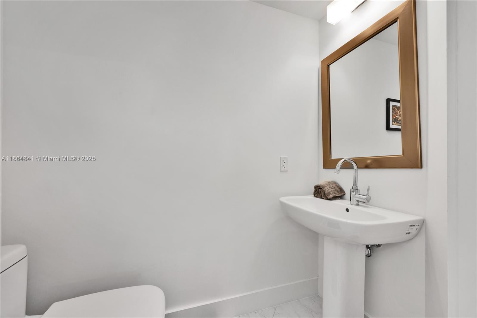 MERRICK MANOR CONDO - Residential