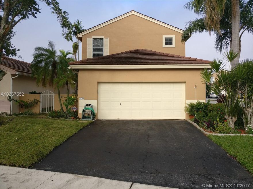 Just reduced for a quick sale. Lowest priced home in the highly desired community of Chapel Trail (Dimensions North) with an excellent school district, pedestrian friendly, and family oriented community close to shopping and located just minutes from I-75. Spacious and bright and ready for your finishing touches!  Home features vaulted ceilings in the living room and master bedroom.  Recently updated kitchen has granite counter tops and wood cabinets.  Fenced yard offers you privacy and has access directly from the freshly painted patio.  Yard also has brand new sod and is perfect for family fun and backyard entertainment.  Community pool within walking distance.  H.O.A. $112.75 monthly.