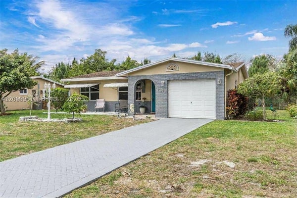 4871 NW 13TH AVE, DEERFIELD BEACH, FL 33064 - Image bb75f18cd7bbf79d3f42fb7b3263069a/4083829581