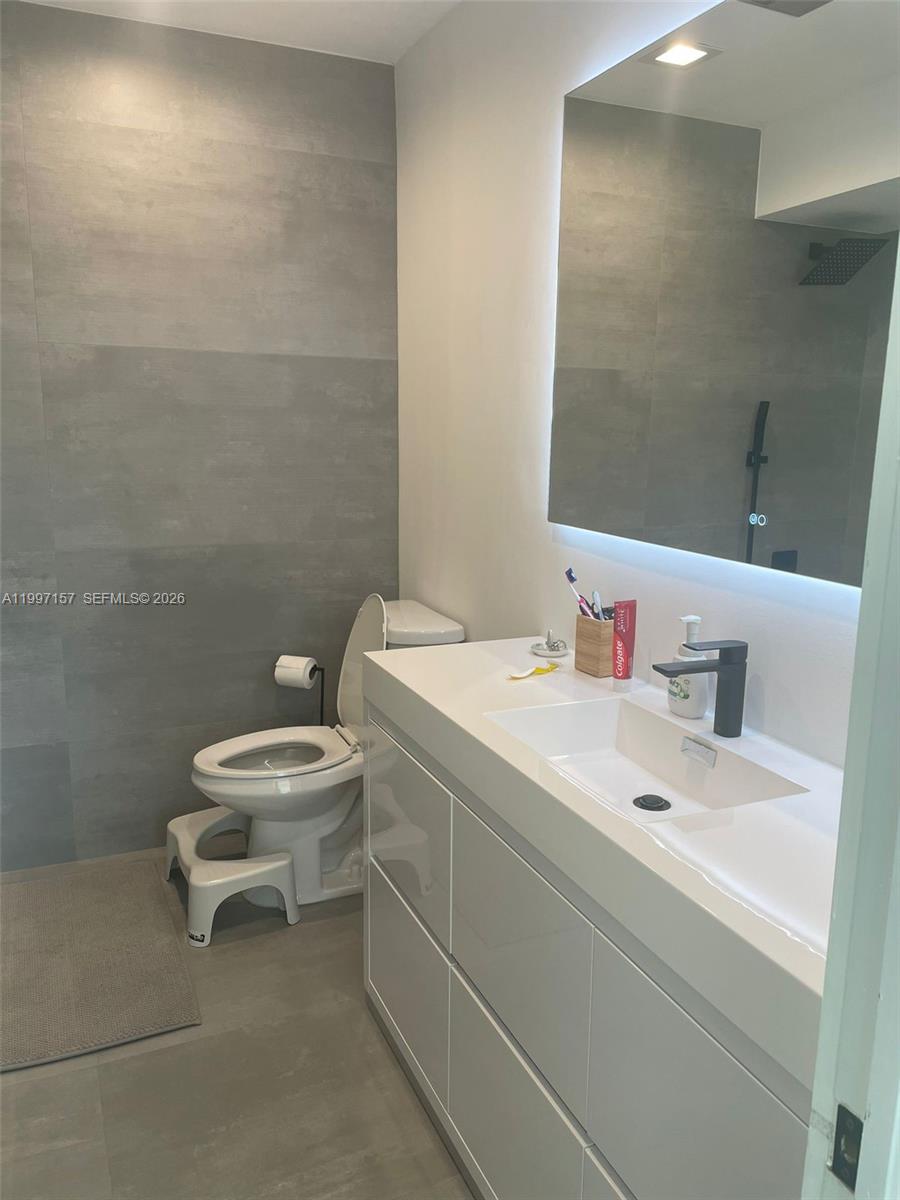 BEACH CLUB VILLAS CONDO - Residential