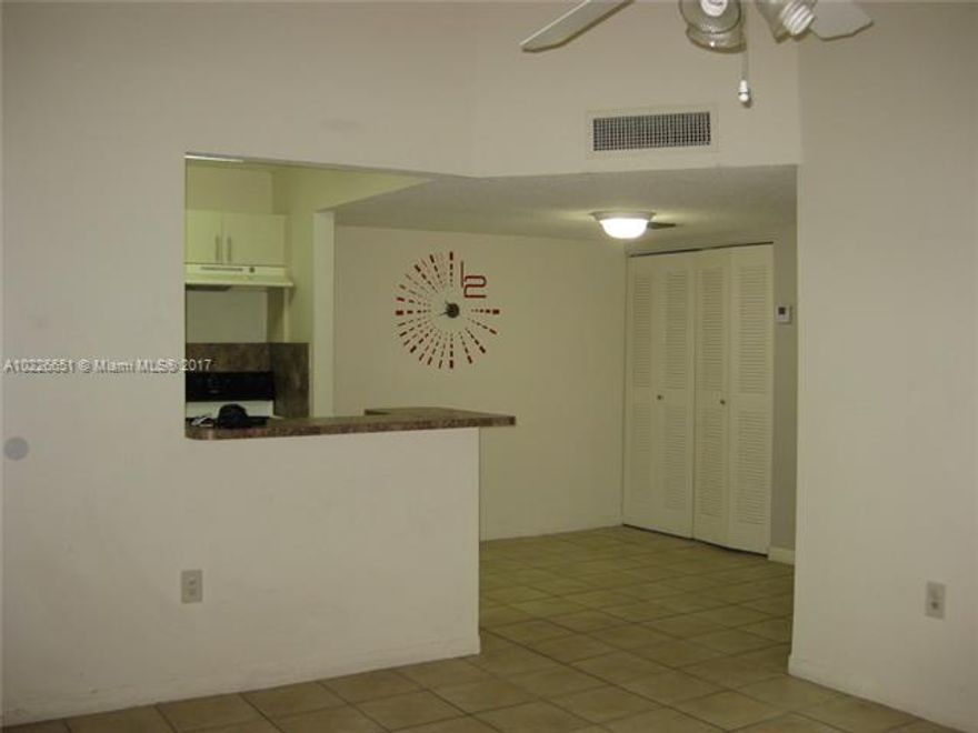 NICE 1/1 CONDO APARTMENT IN   VILLA BELLINI  WOOD PORCELAINT TILE FLOORING IN THE BEDROOM.  GREAT LOCATION. CLOSE TO HIGHWAYS. WASHER AND DRYER INSIDE UNIT.  UNFURNISHED