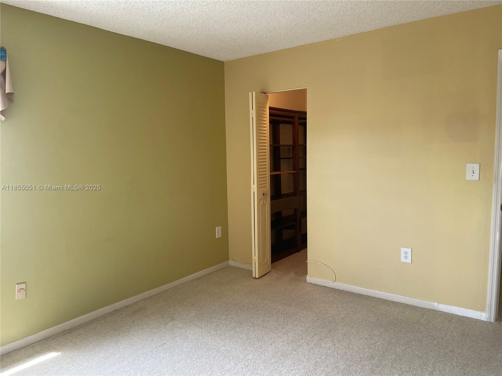 18TH HOLE AT INVERRARY CO - Residential