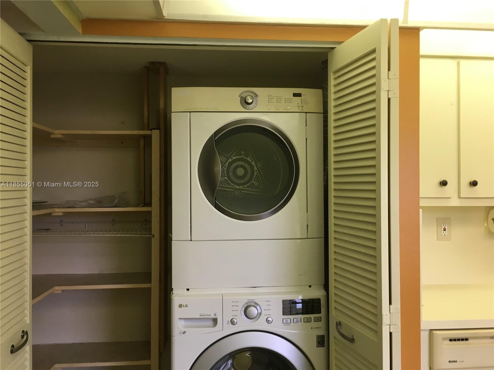 18TH HOLE AT INVERRARY CO - Residential