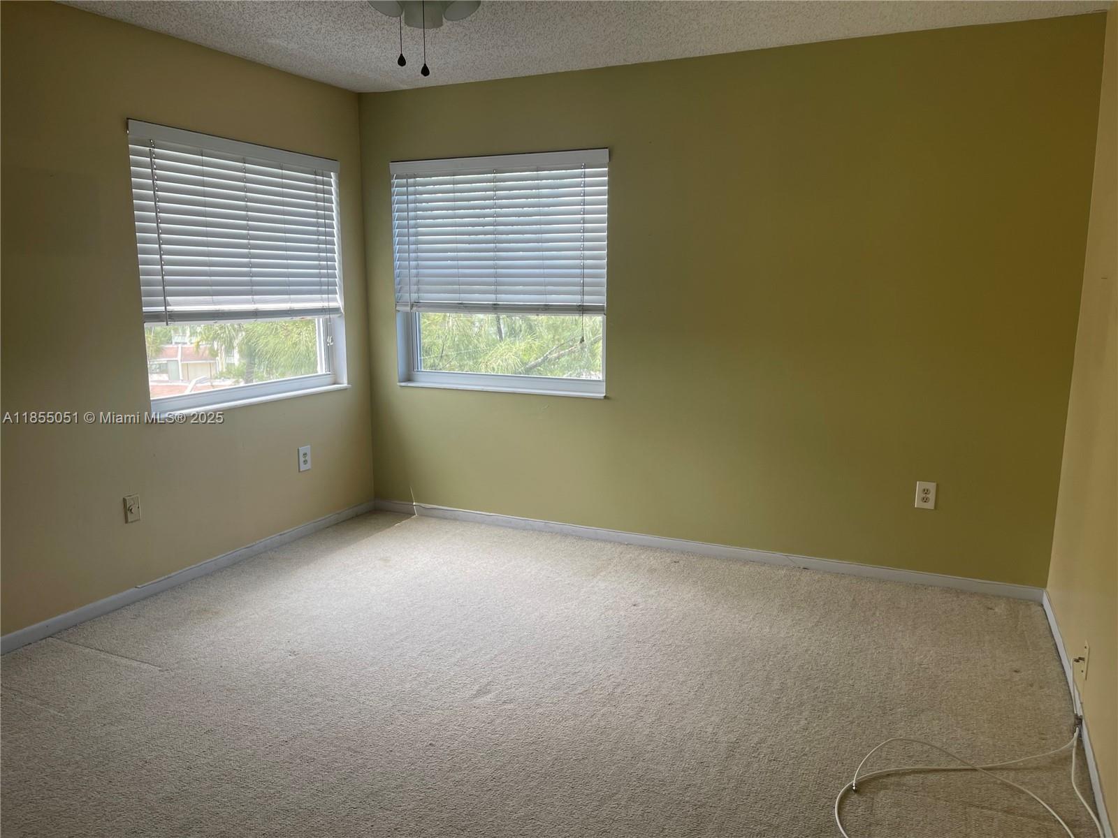 18TH HOLE AT INVERRARY CO - Residential