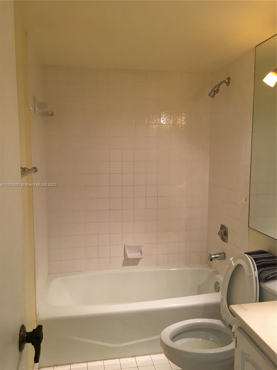 18TH HOLE AT INVERRARY CO - Residential