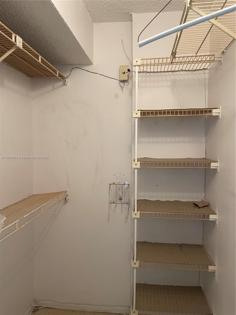 18TH HOLE AT INVERRARY CO - Residential