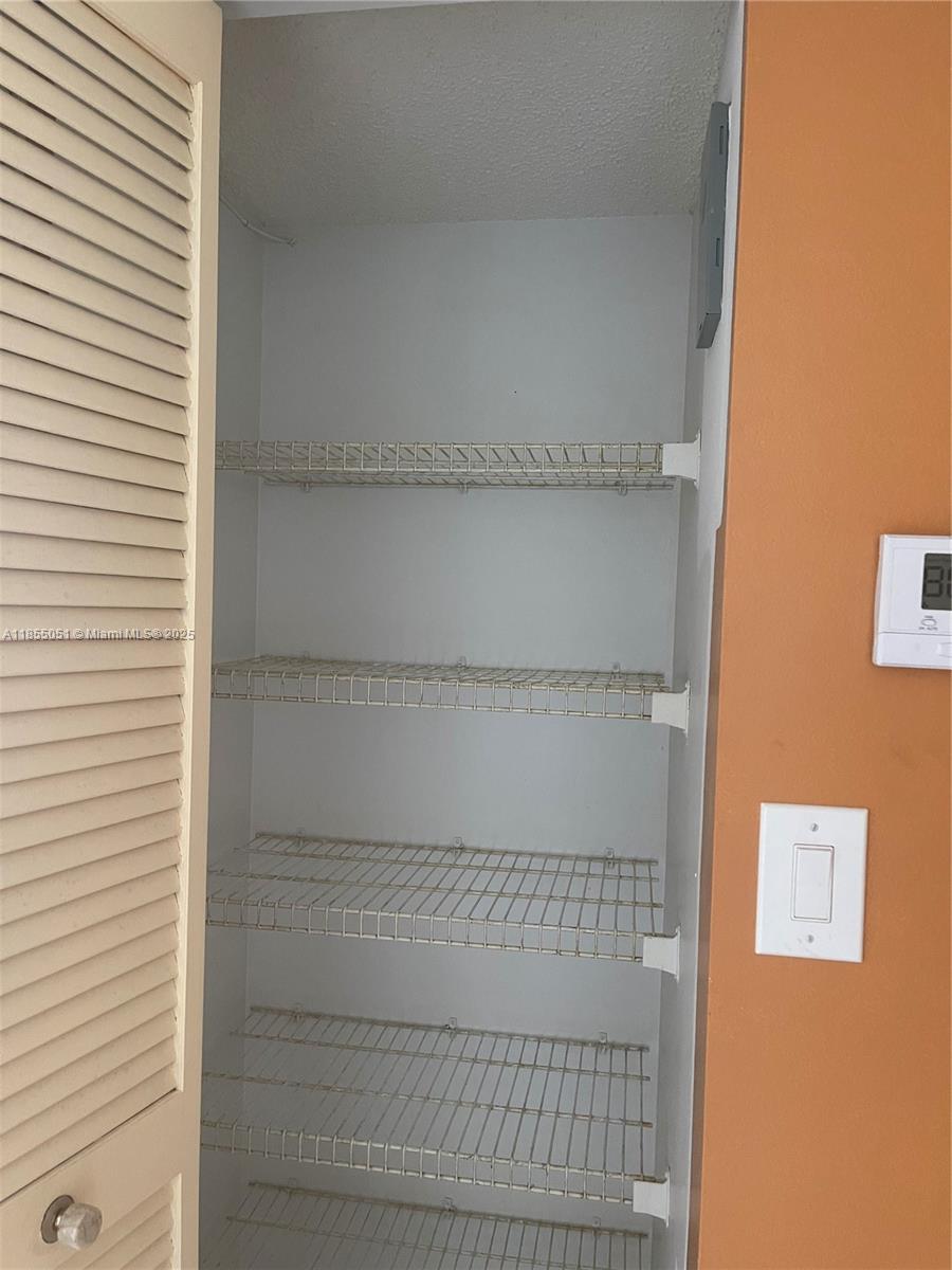 18TH HOLE AT INVERRARY CO - Residential