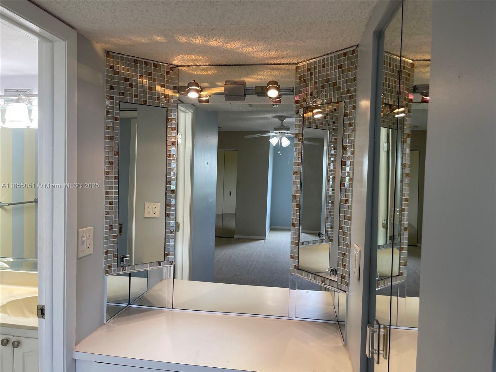 18TH HOLE AT INVERRARY CO - Residential