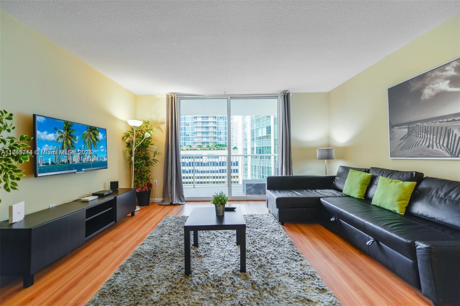 Property for Sale at 1200 Brickell Bay Dr 2120, Miami, Broward County, Florida - Bedrooms: 1 
Bathrooms: 1  - $470,000
