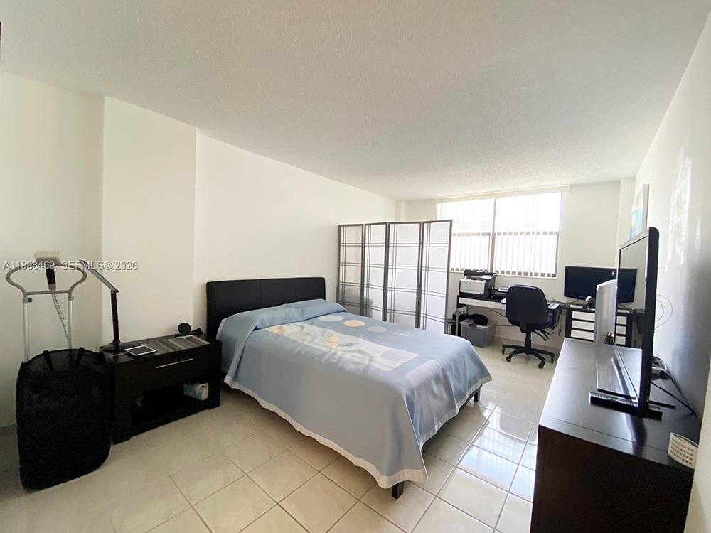 WINSTON TOWERS 700 CONDO - Residential Lease