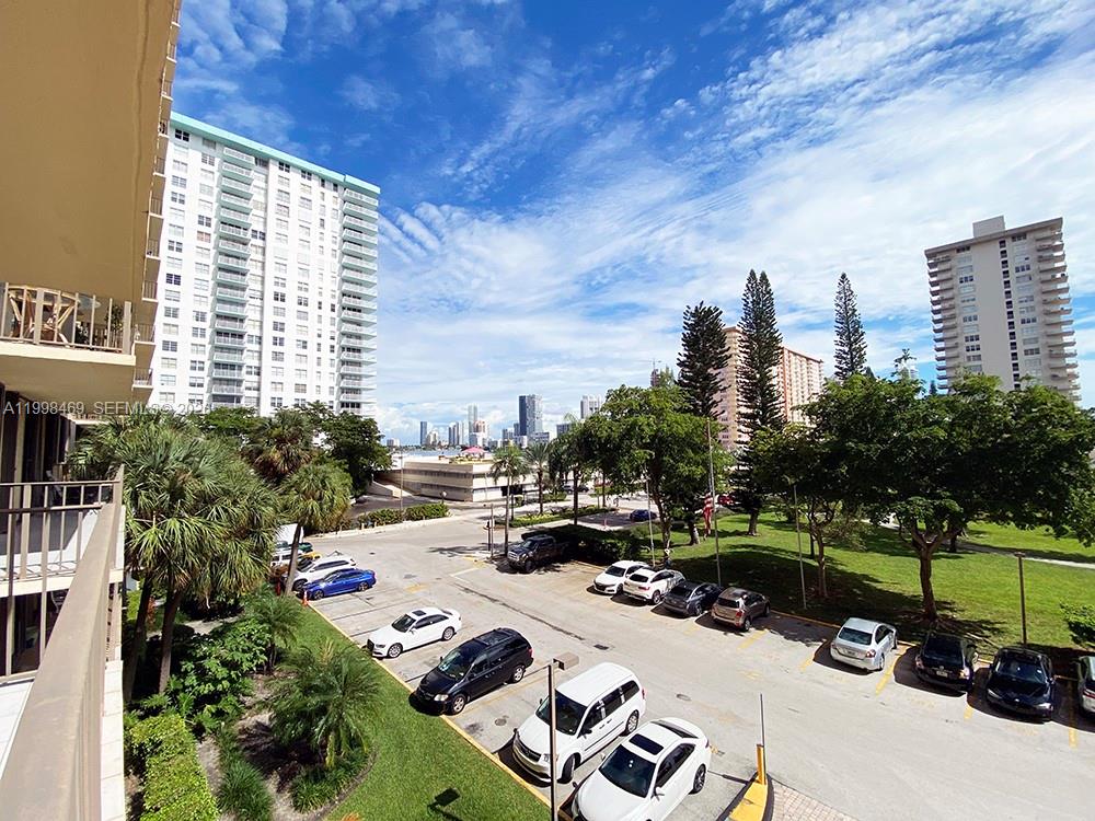 WINSTON TOWERS 700 CONDO - Residential Lease