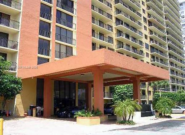 WINSTON TOWERS 700 CONDO - Residential Lease