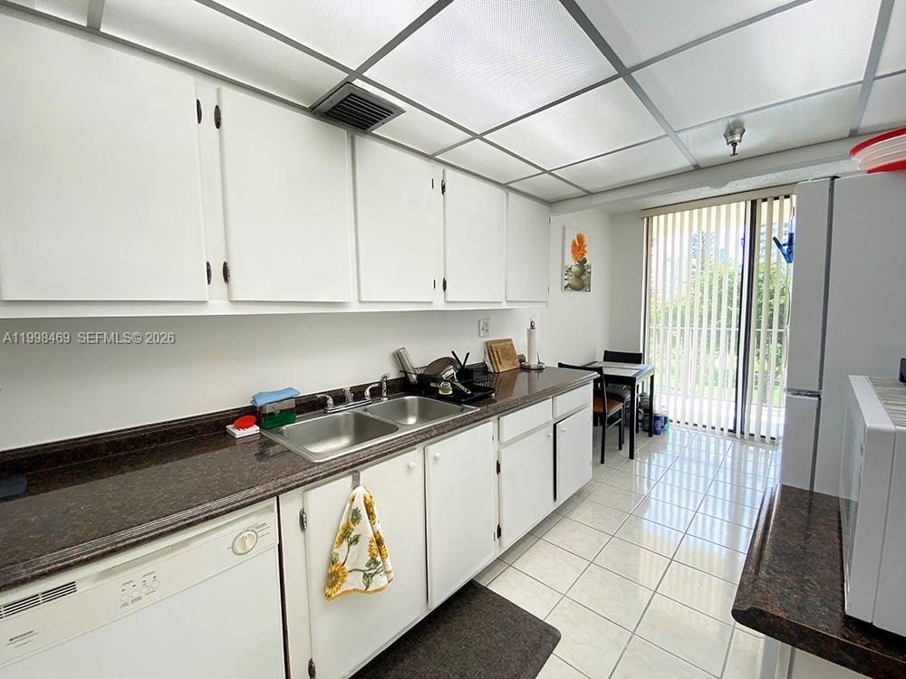 WINSTON TOWERS 700 CONDO - Residential Lease