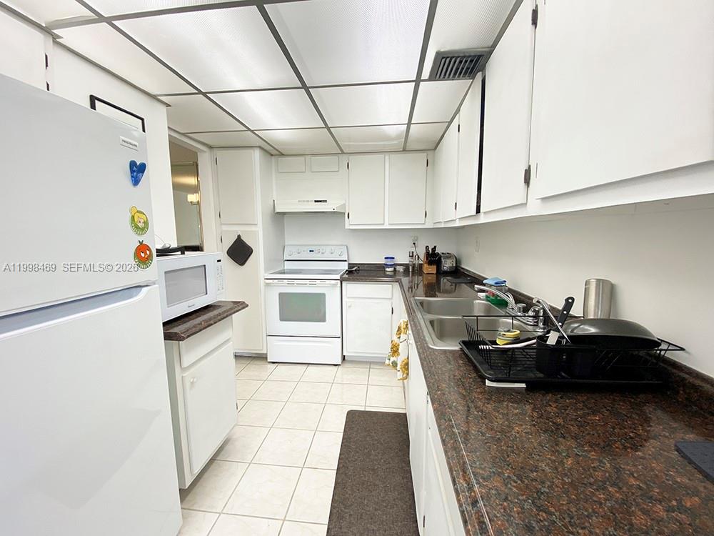 WINSTON TOWERS 700 CONDO - Residential Lease