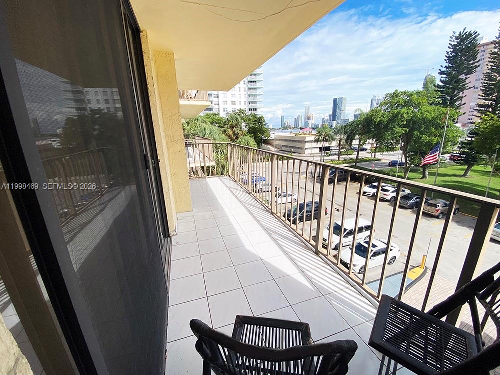 WINSTON TOWERS 700 CONDO - Residential Lease