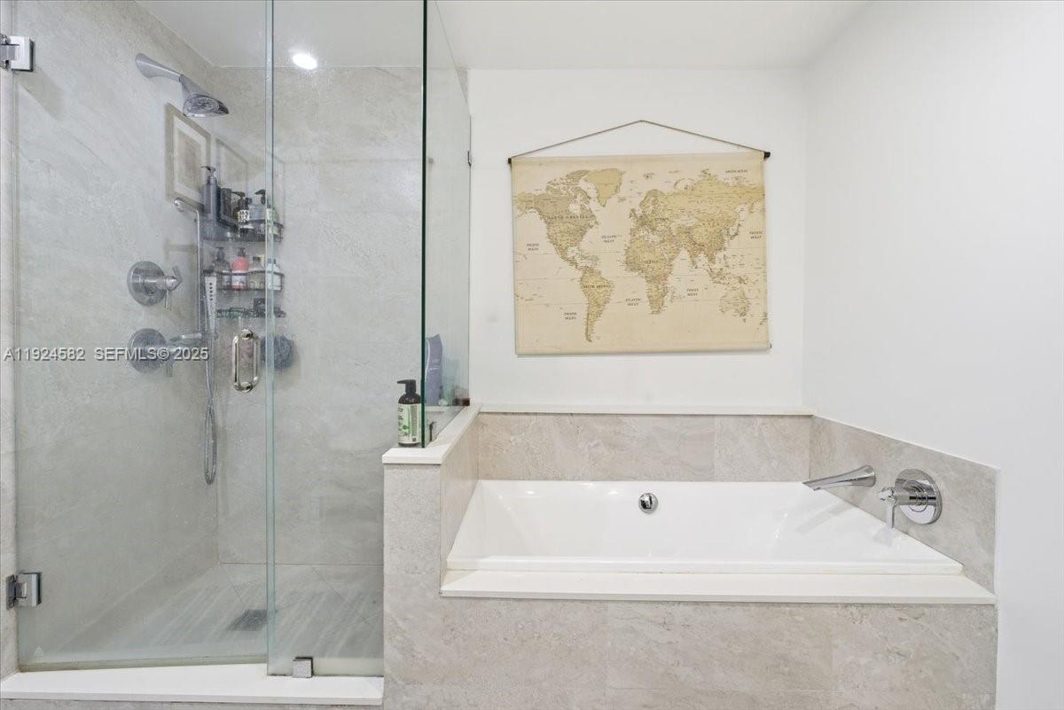 ARIA ON THE BAY CONDO - Residential