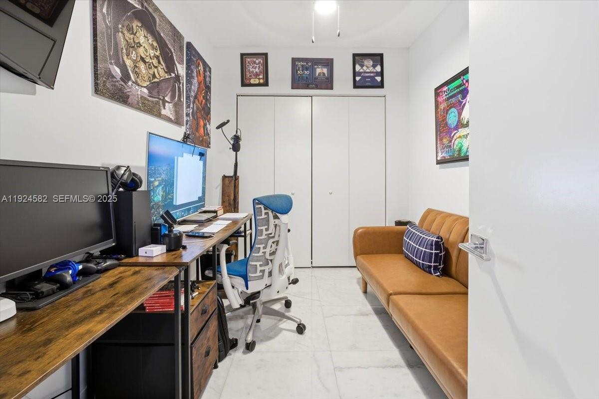 ARIA ON THE BAY CONDO - Residential