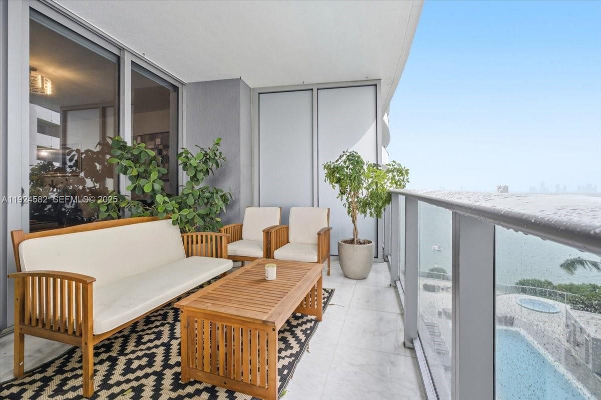 ARIA ON THE BAY CONDO - Residential