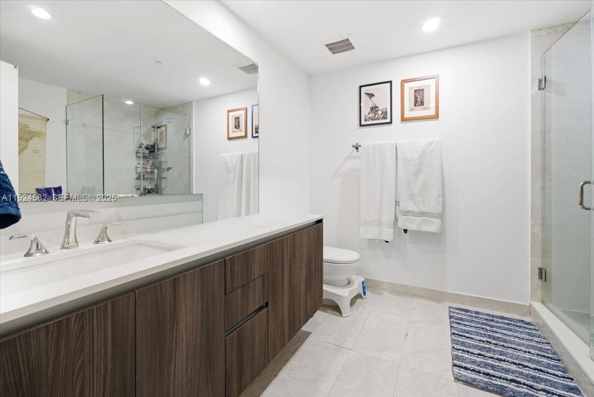 ARIA ON THE BAY CONDO - Residential