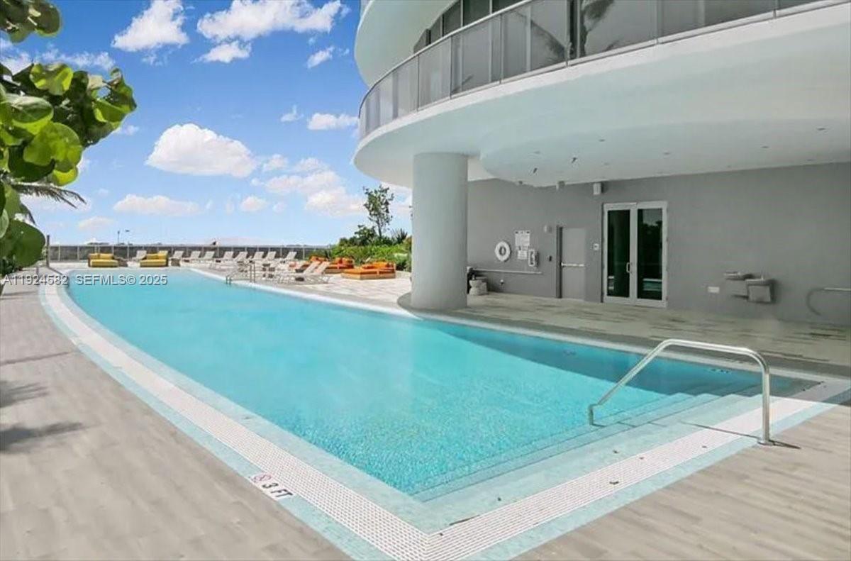 ARIA ON THE BAY CONDO - Residential