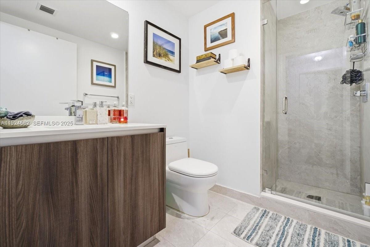 ARIA ON THE BAY CONDO - Residential