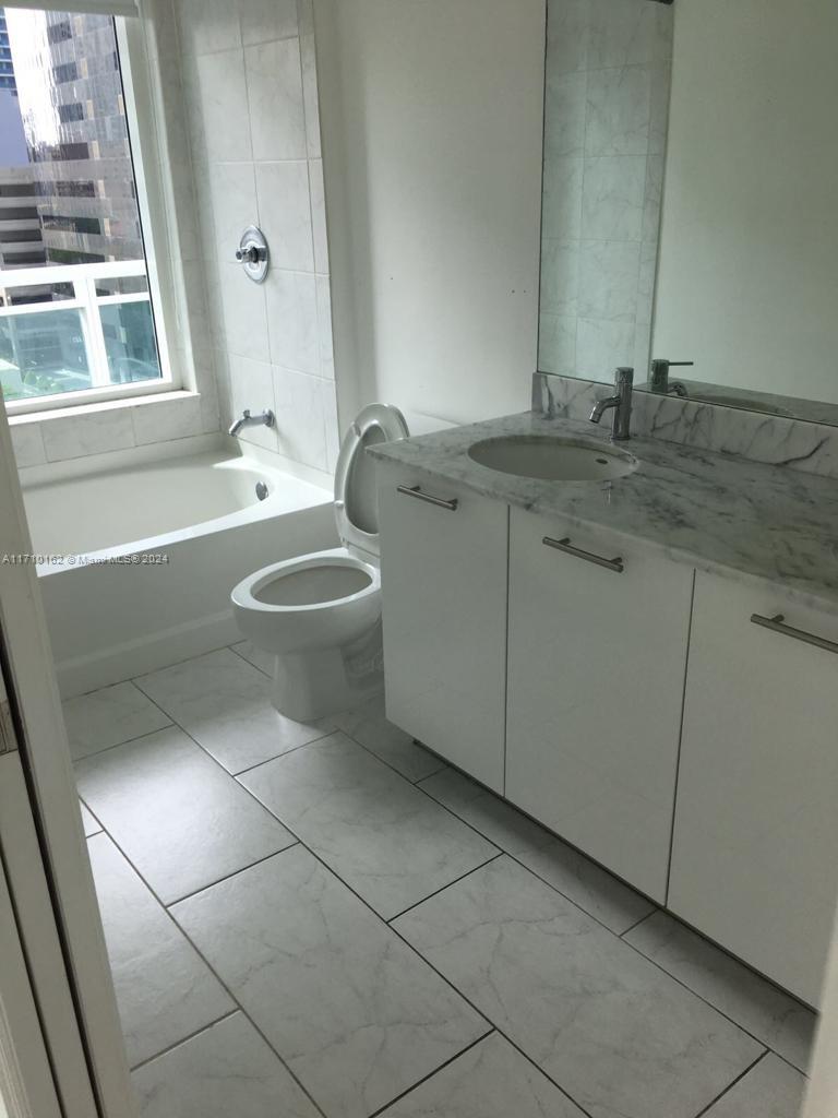 THE PLAZA 851 BRICKELL CO - Residential Lease