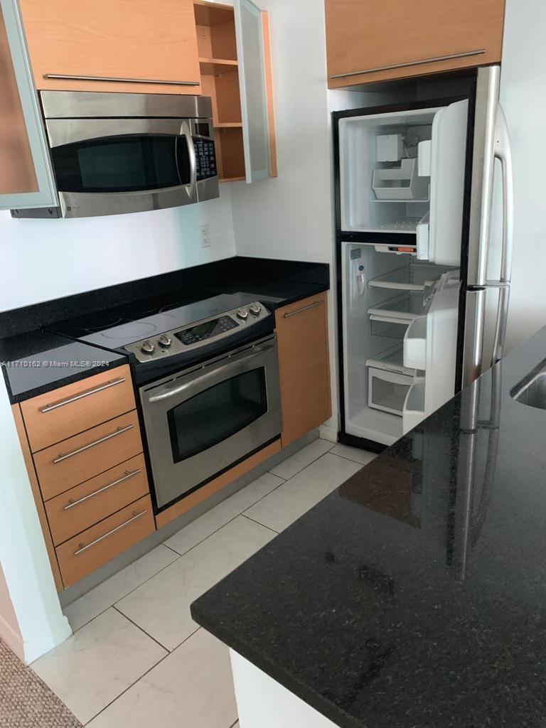 THE PLAZA 851 BRICKELL CO - Residential Lease