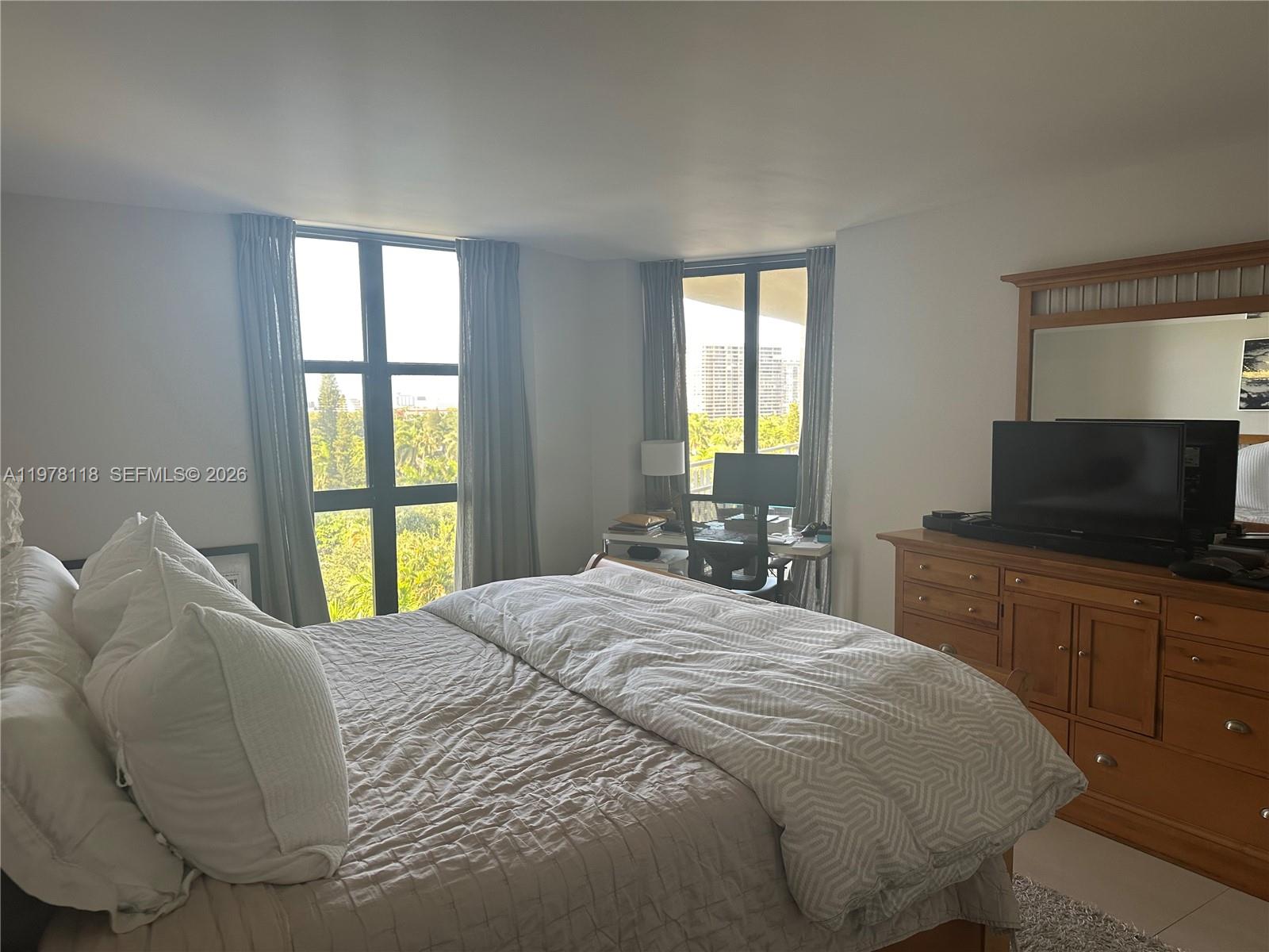 TOWERS OF QUAYSIDE CONDO - Residential