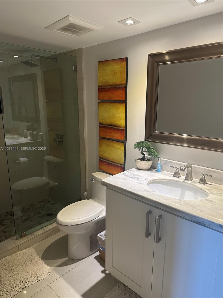 TOWERS OF QUAYSIDE CONDO - Residential