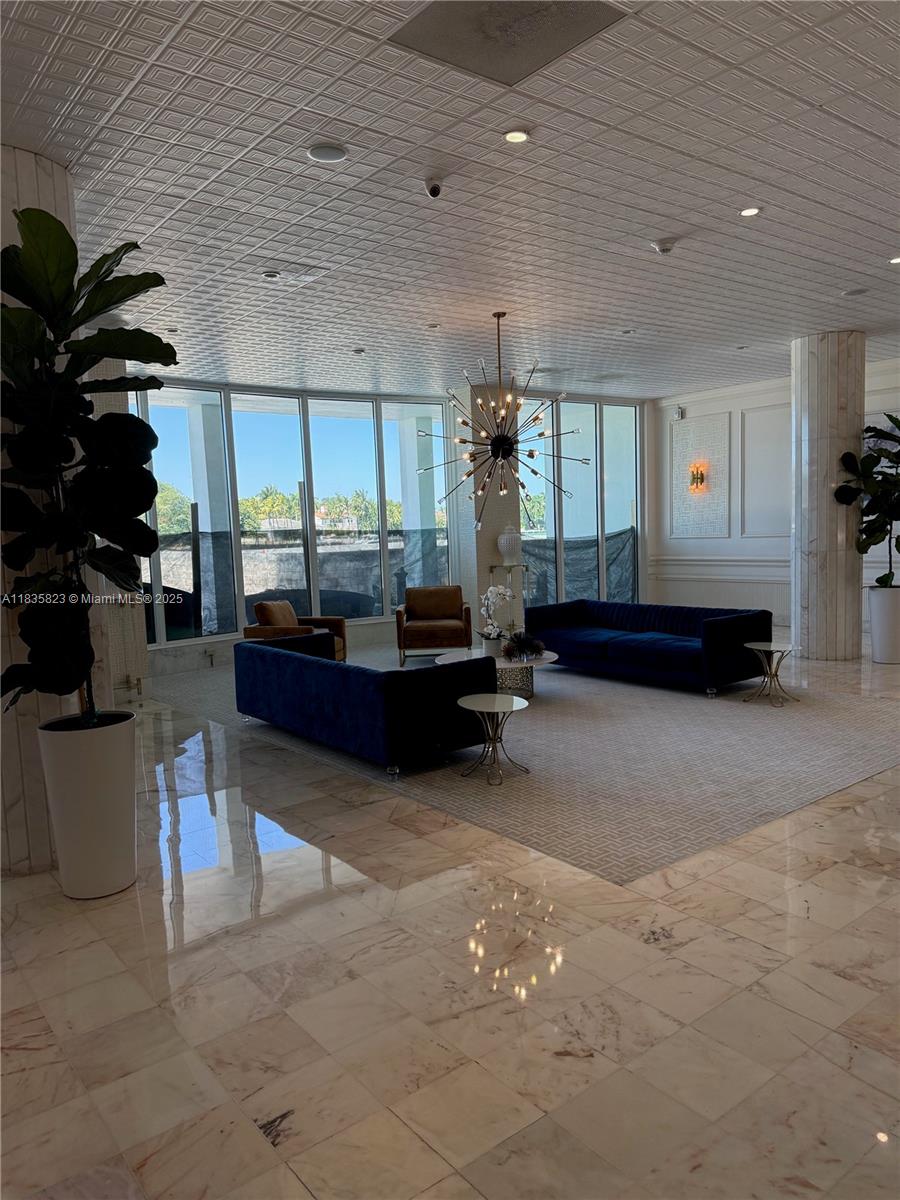 5750 Collins Ave 11D