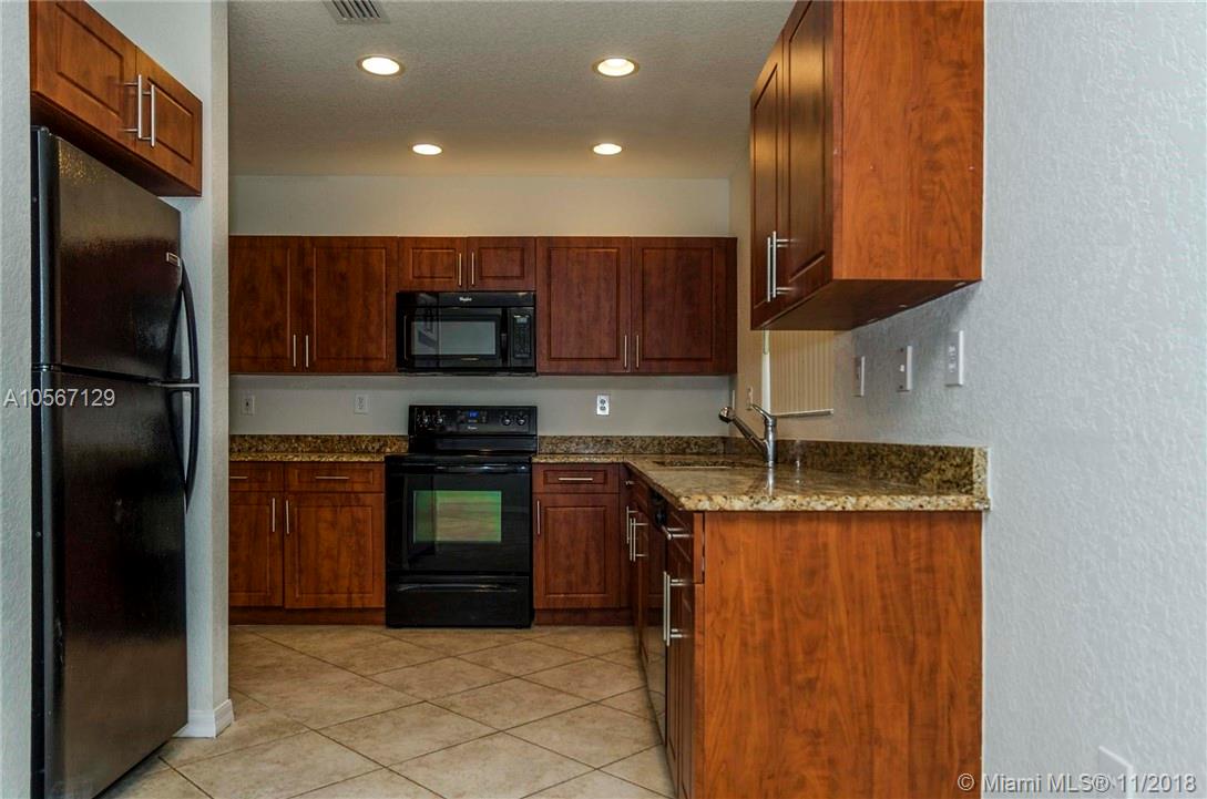 Fourth Court Twnhms 177-3 - Residential Lease