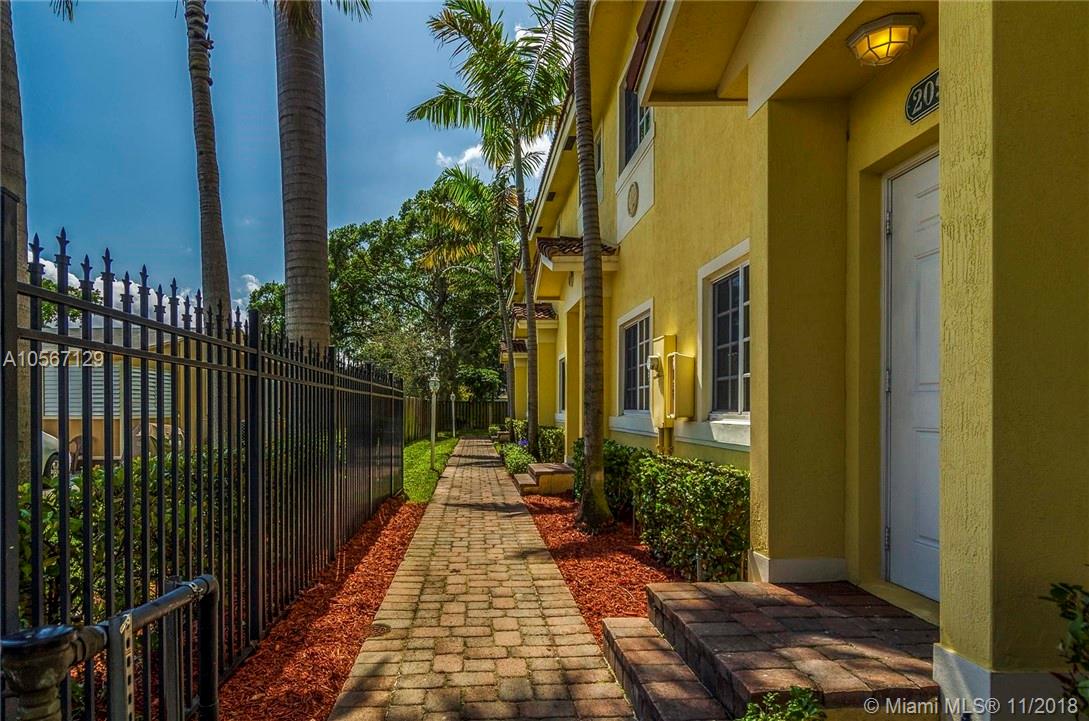 Fourth Court Twnhms 177-3 - Residential Lease