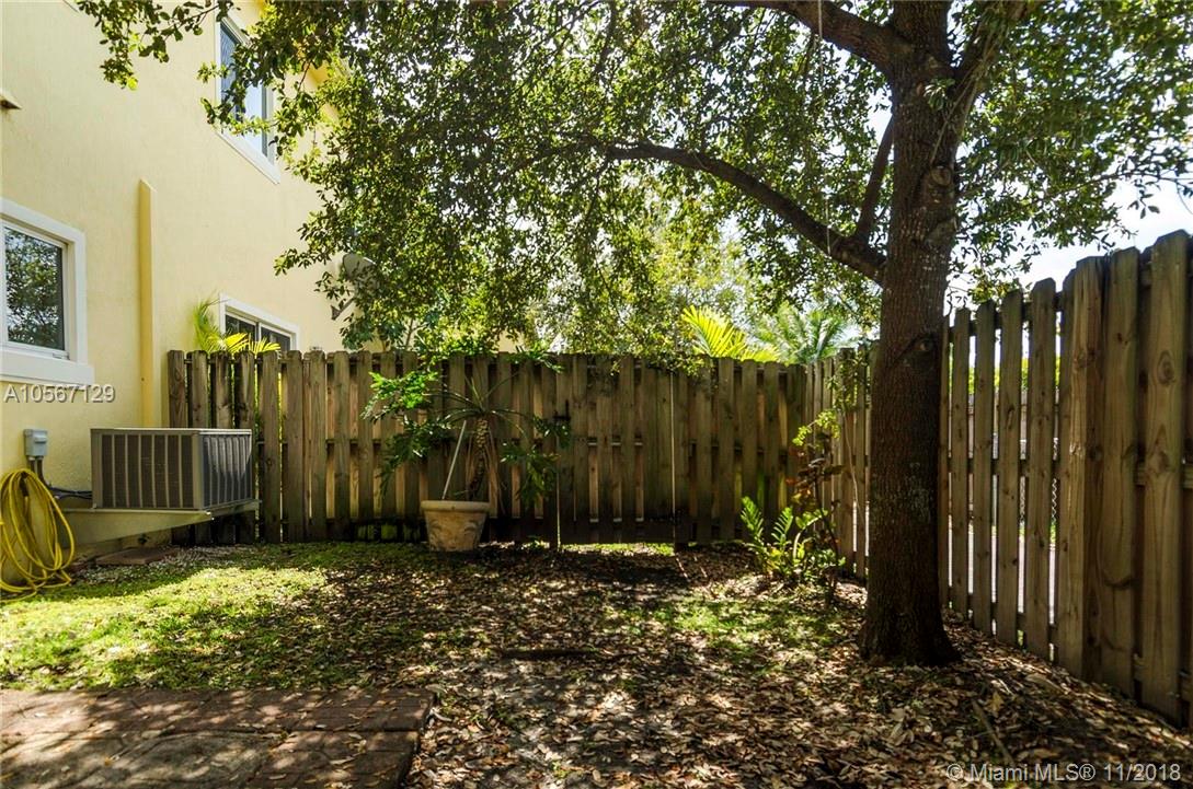 Fourth Court Twnhms 177-3 - Residential Lease