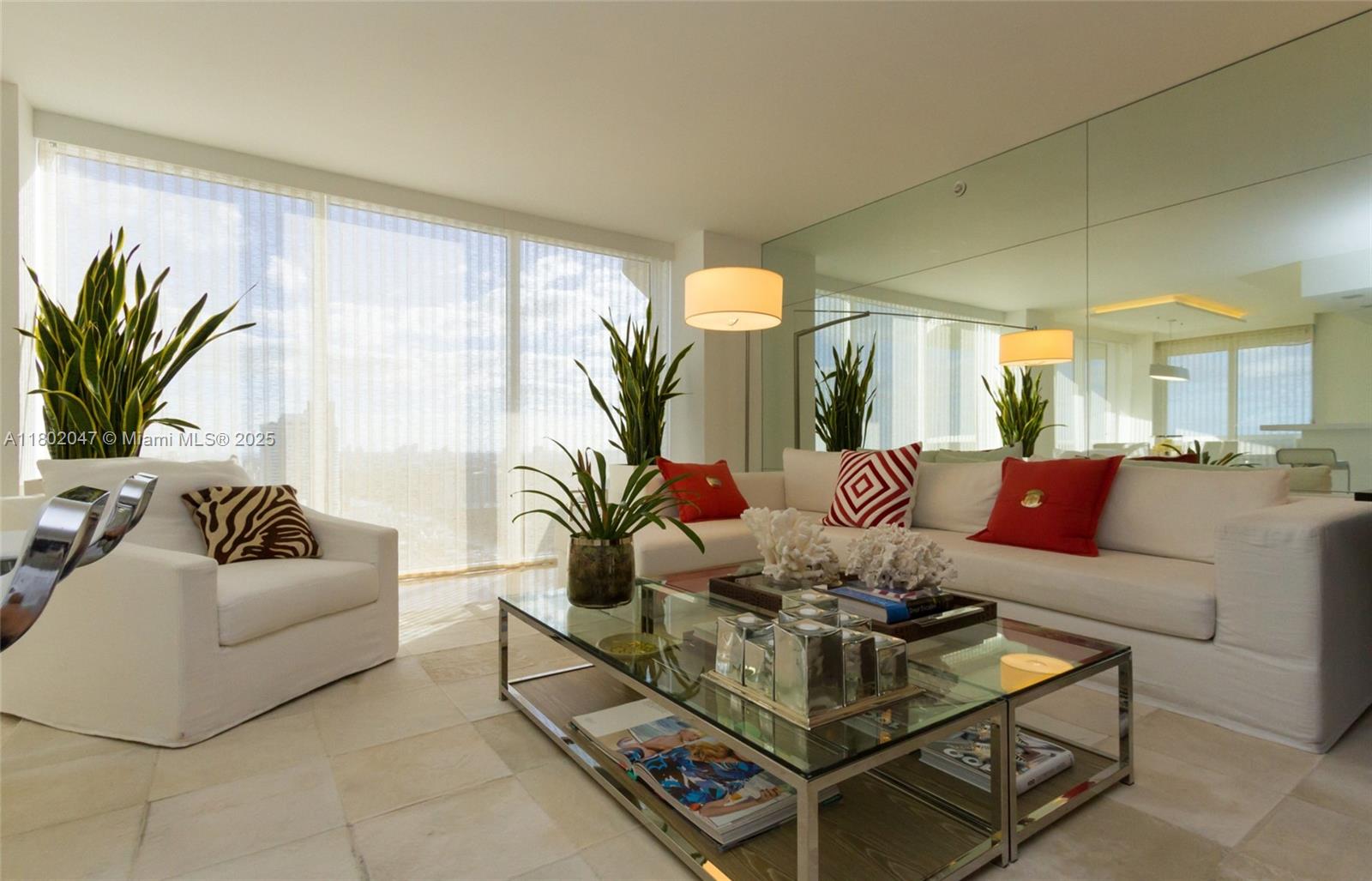 4775 Collins Ave 3203