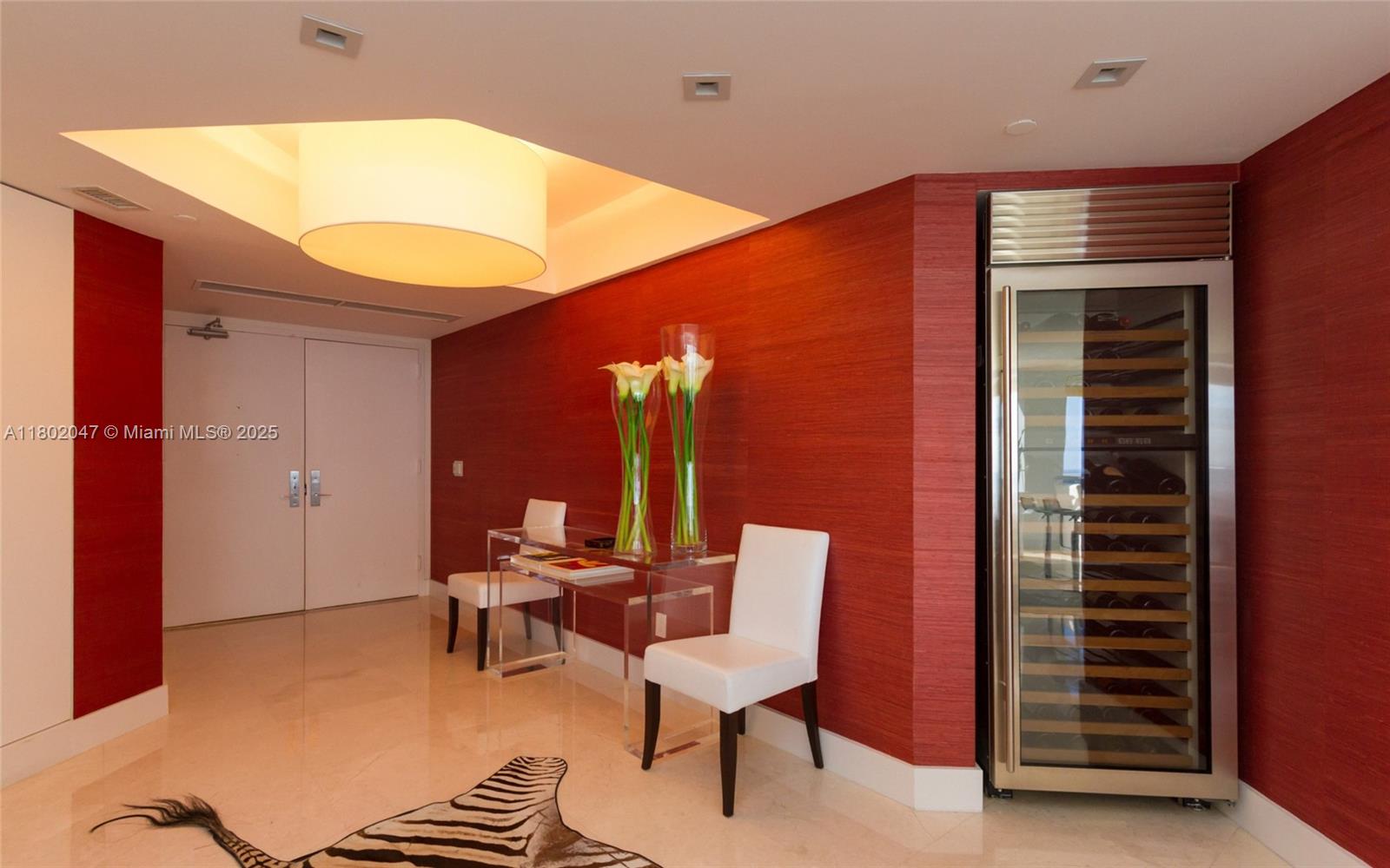 4775 Collins Ave 3203