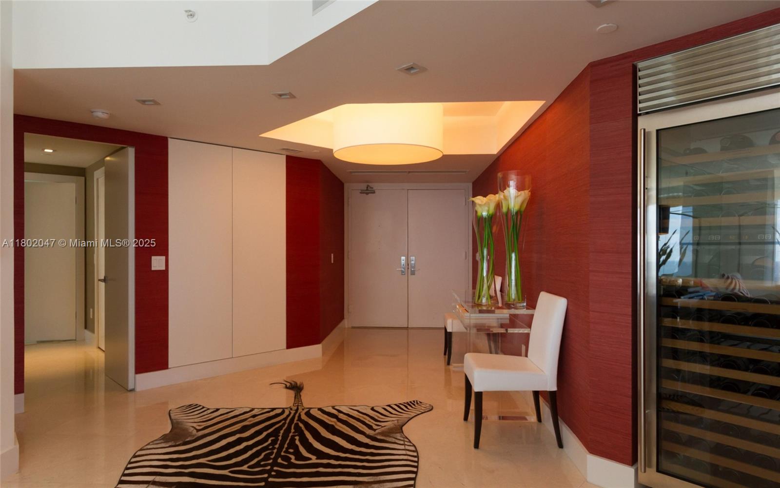 4775 Collins Ave 3203