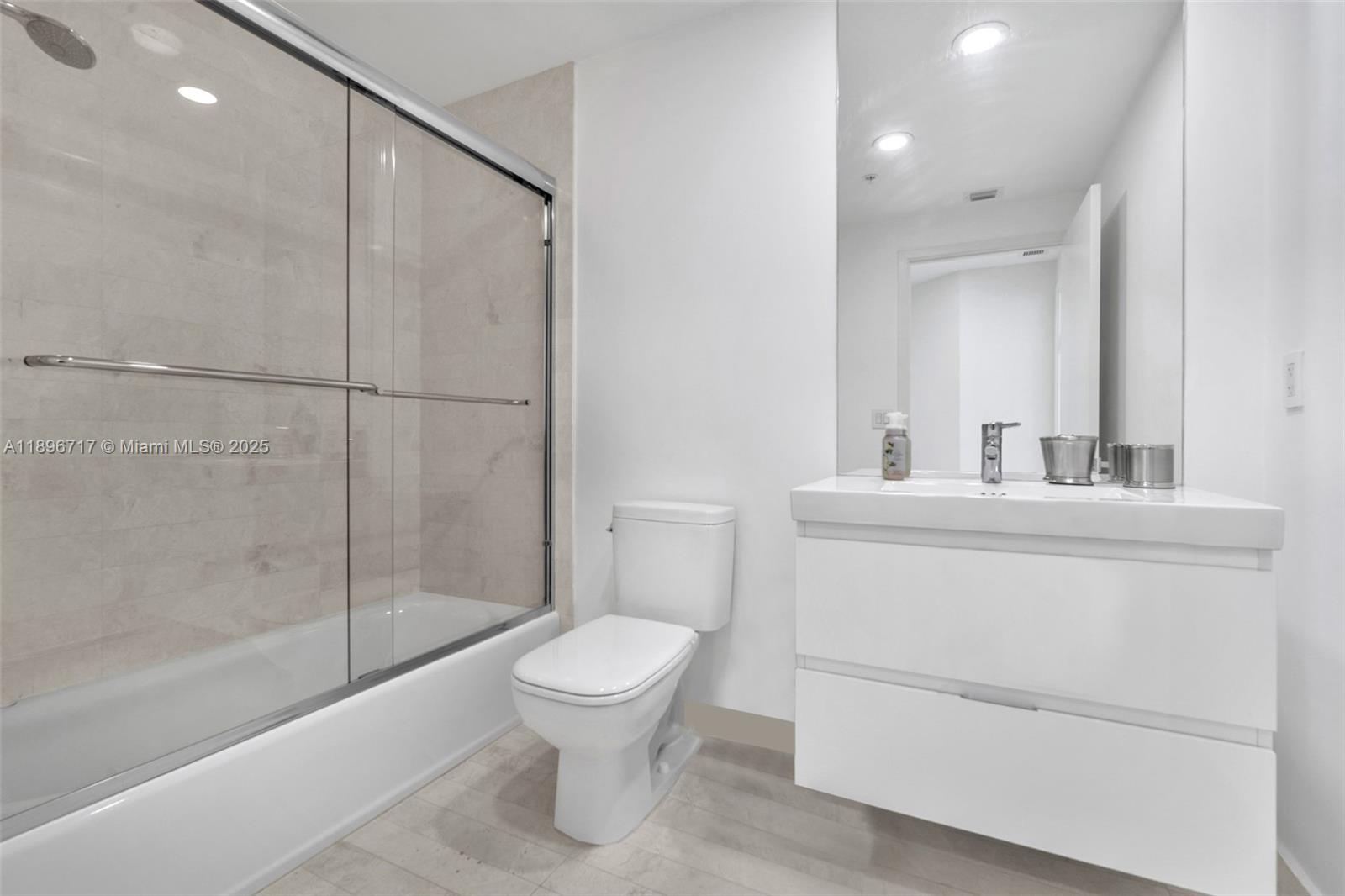 MARINA PALMS RESIDENCES S - Residential Lease