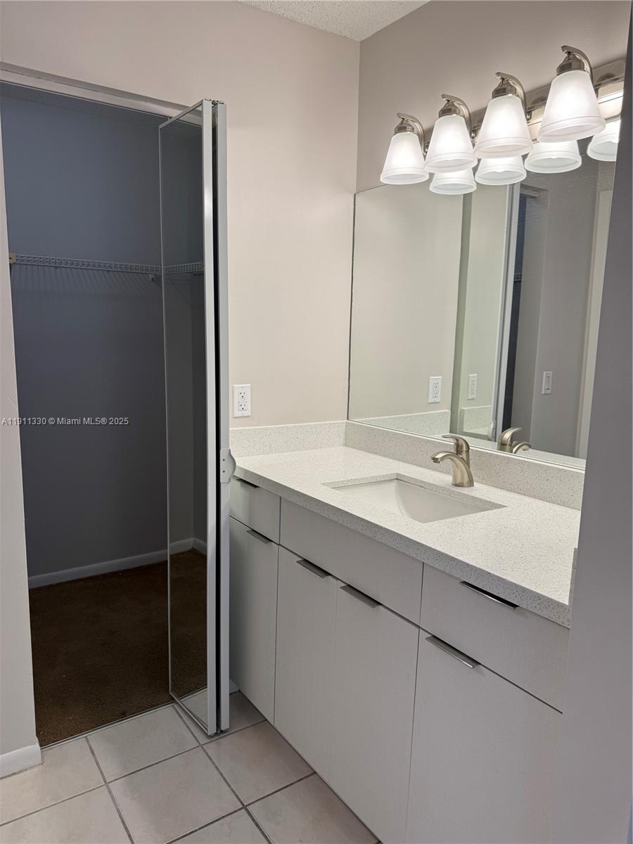 CALUSA CLUB VILG BLDG D N - Residential Lease