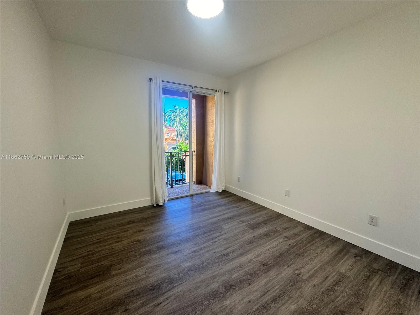 VILLAS AT HARBOR ISLES CO - Residential Lease