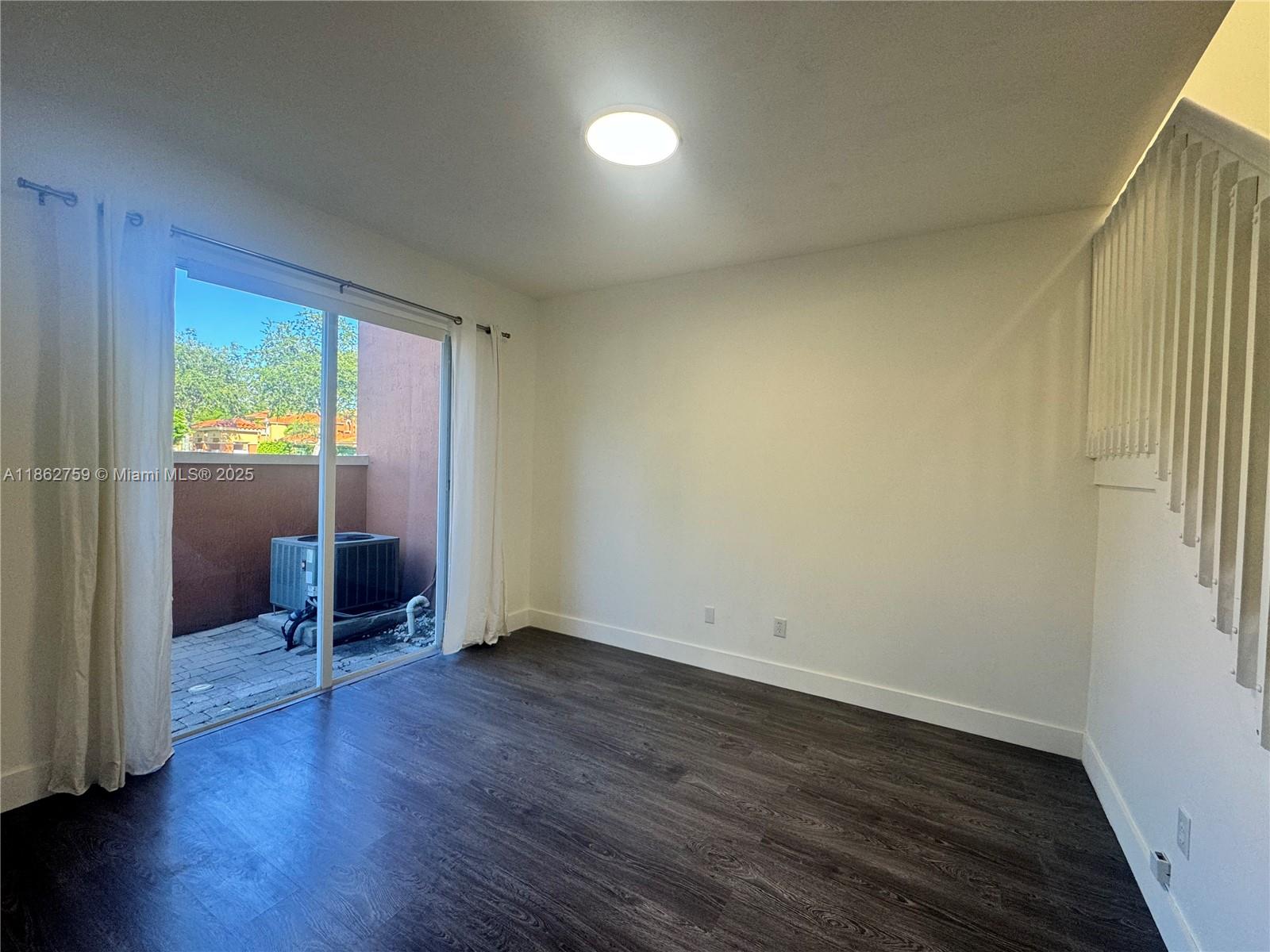 VILLAS AT HARBOR ISLES CO - Residential Lease