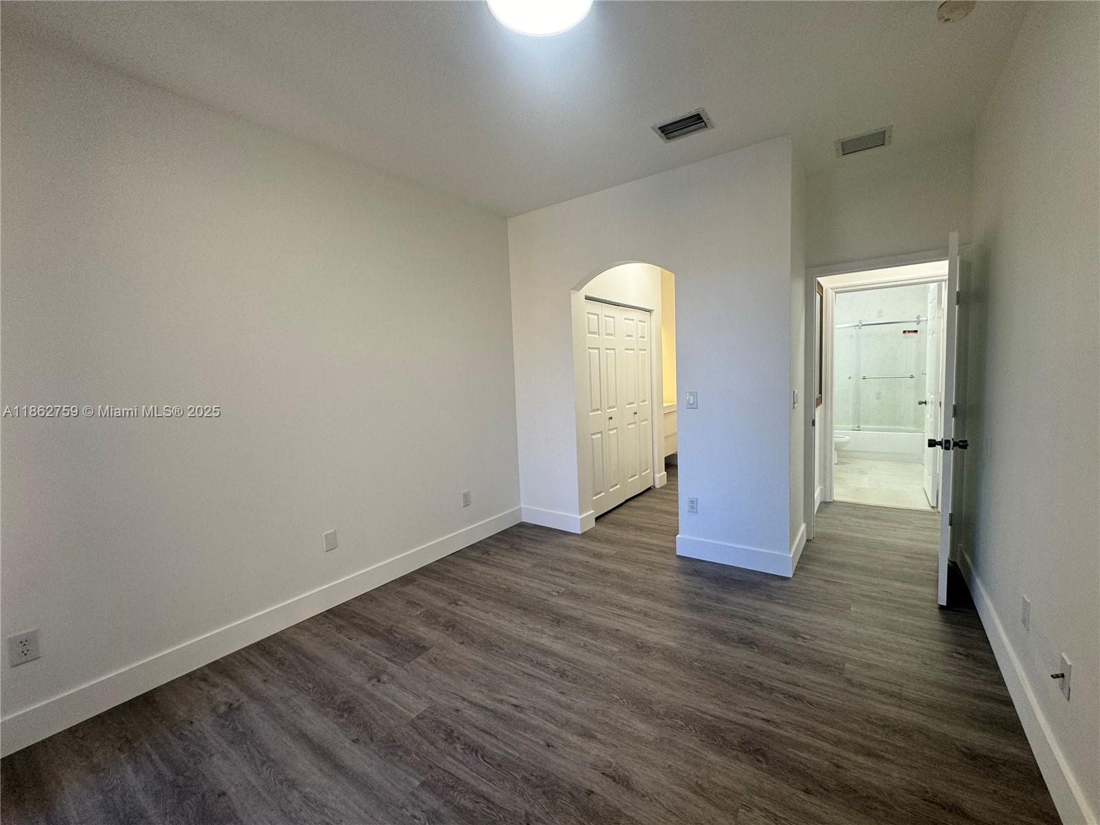 VILLAS AT HARBOR ISLES CO - Residential Lease