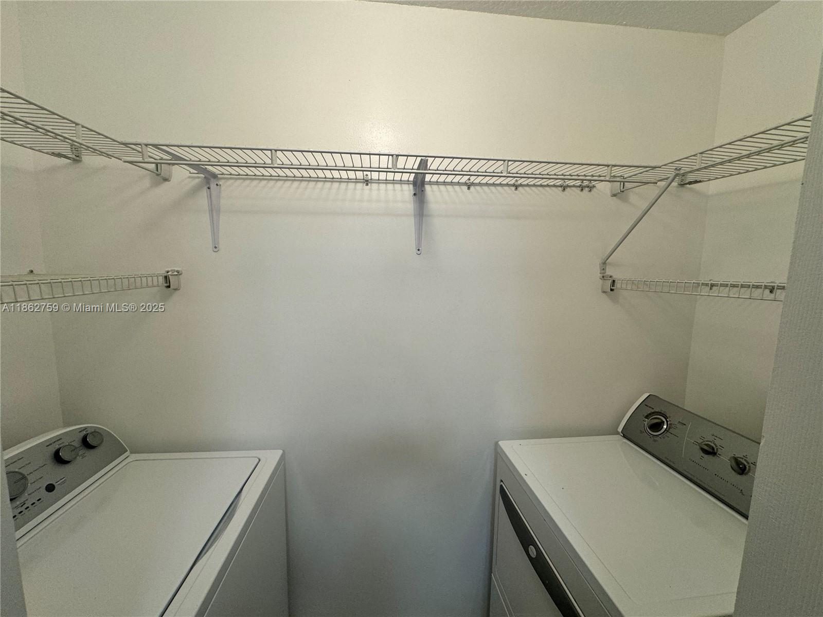 VILLAS AT HARBOR ISLES CO - Residential Lease