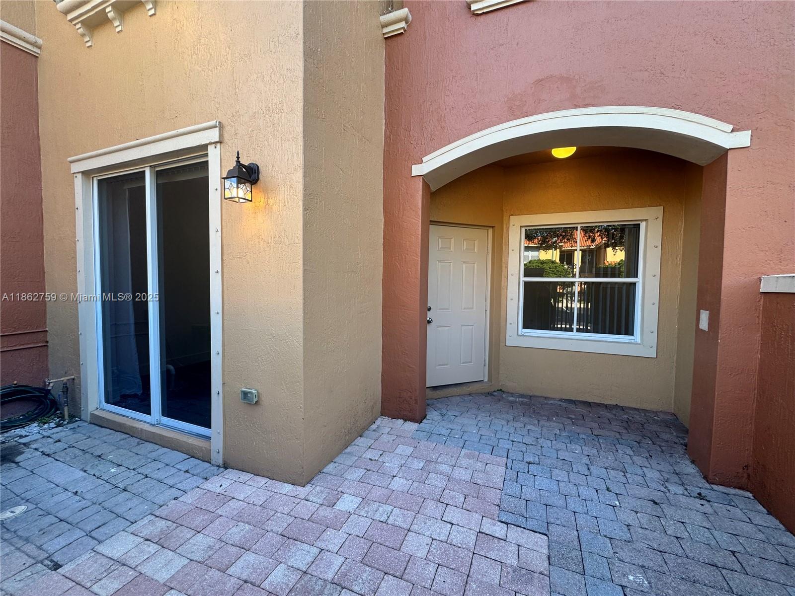 VILLAS AT HARBOR ISLES CO - Residential Lease