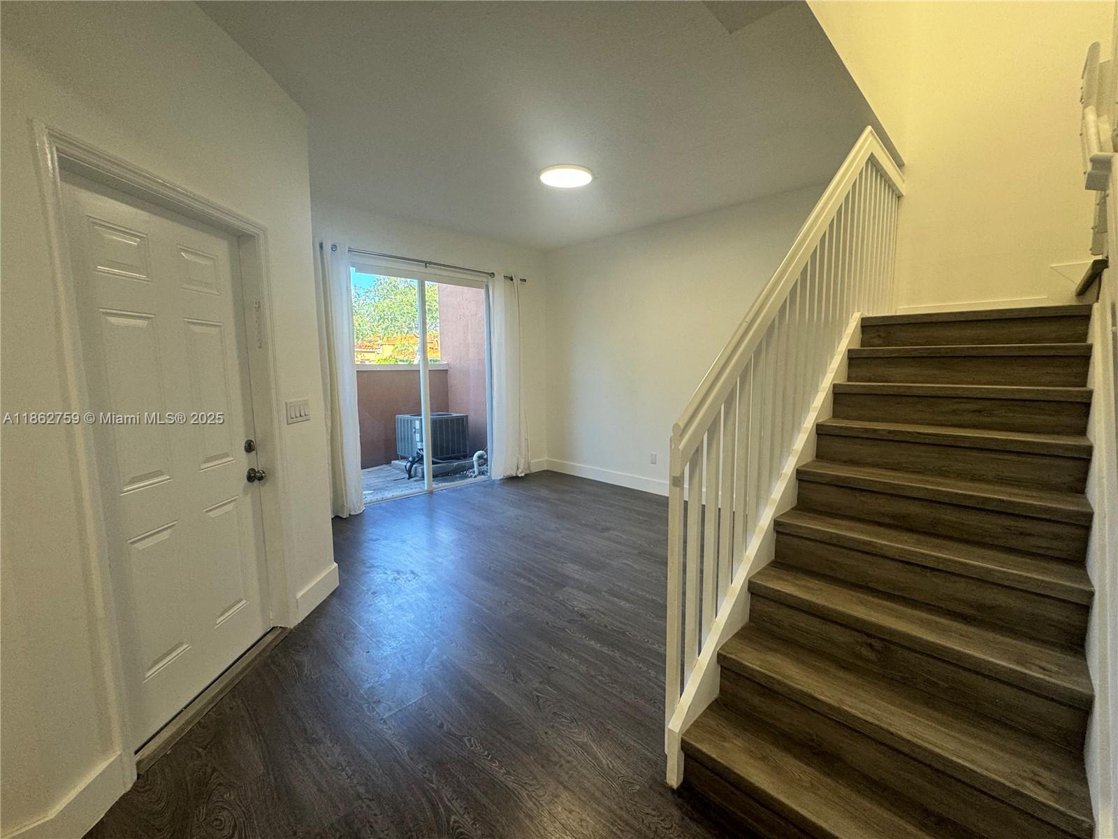 VILLAS AT HARBOR ISLES CO - Residential Lease