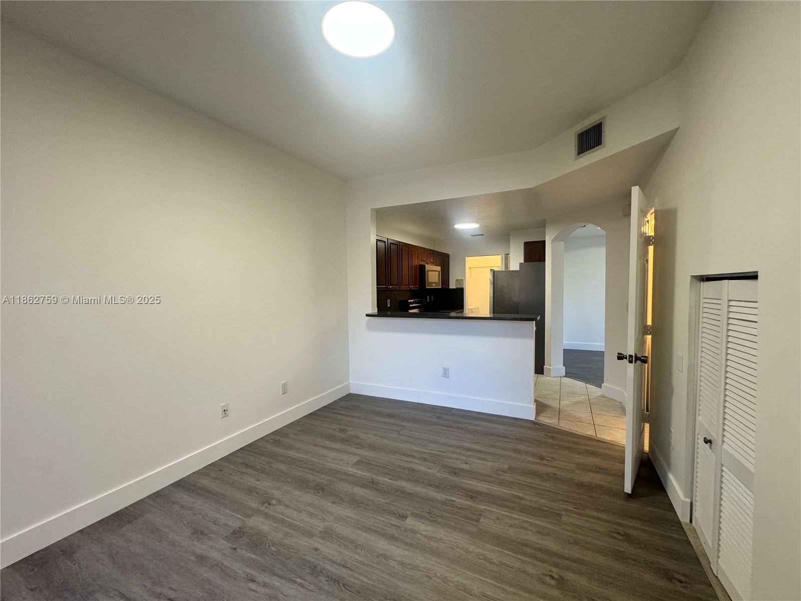 VILLAS AT HARBOR ISLES CO - Residential Lease