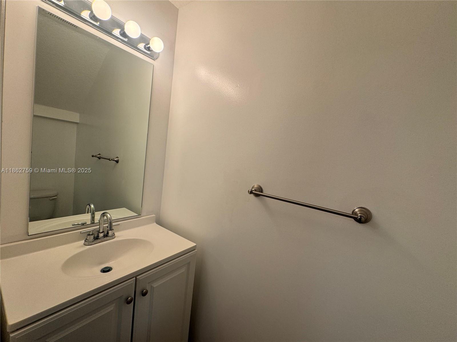 VILLAS AT HARBOR ISLES CO - Residential Lease