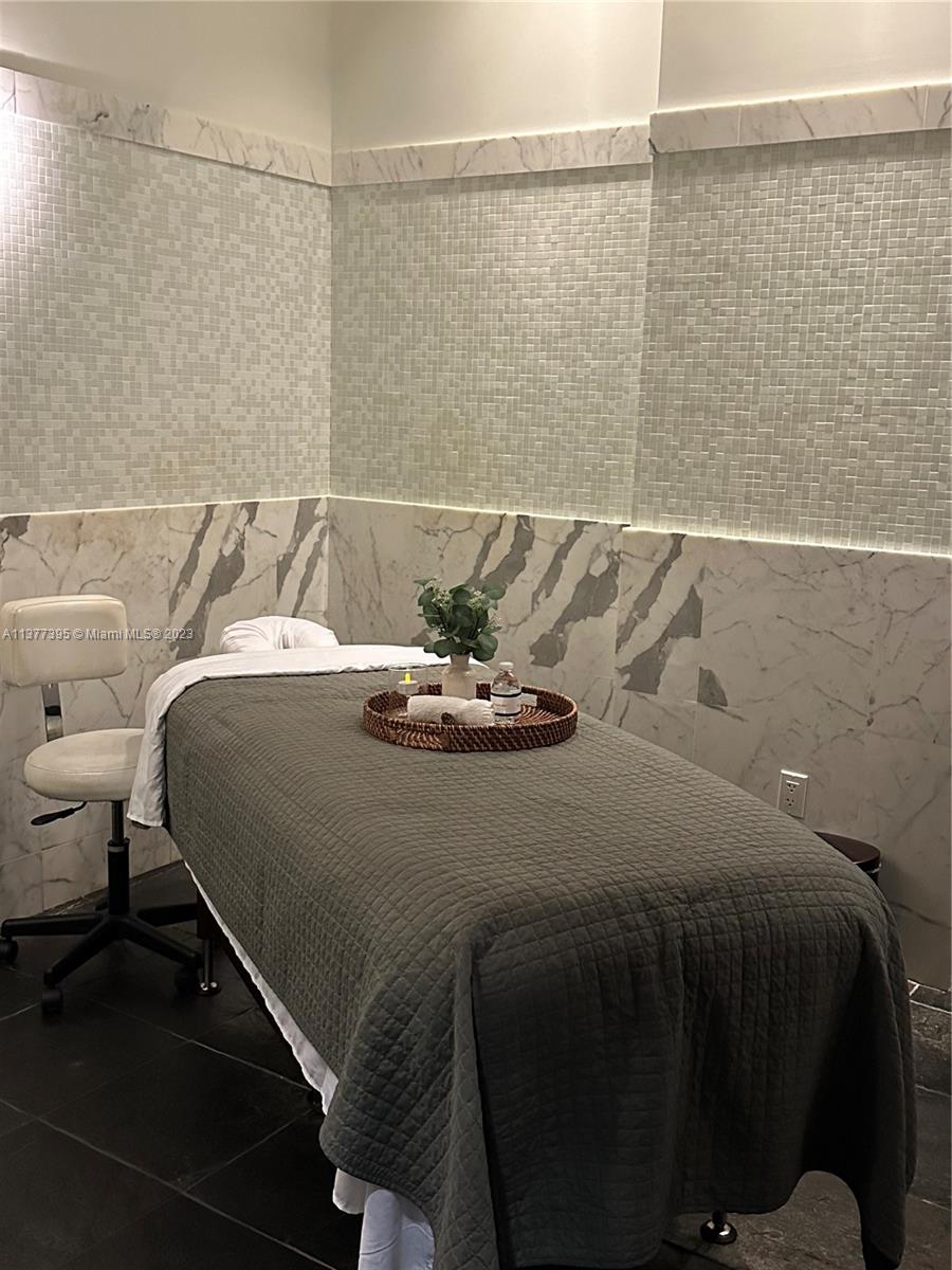 THE RESIDENCES AT THE BAT - Residential