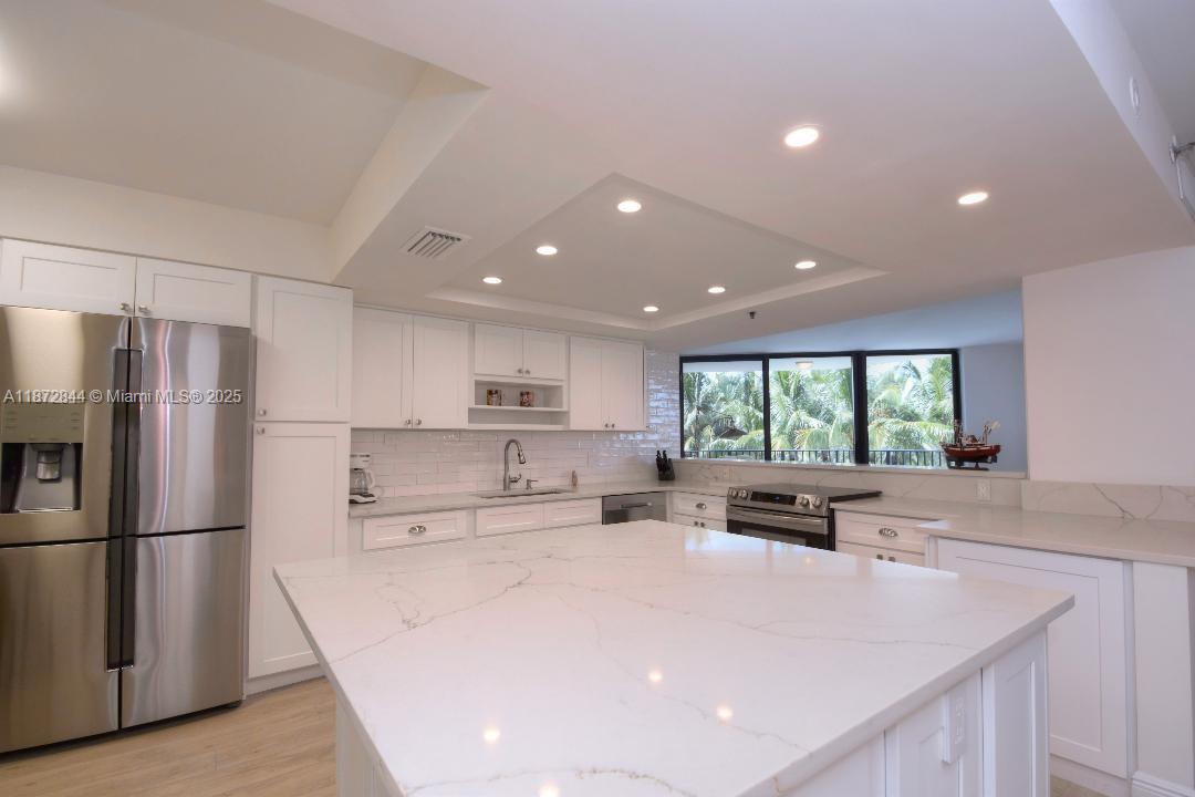 TOWNHOUSES OF HIGHLAND BE - Residential